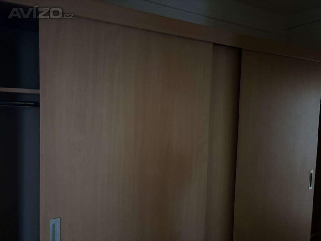 Foto inzerátu Výsuvná skříň na chodbě 