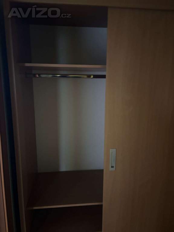 Foto inzerátu Výsuvná skříň na chodbě 