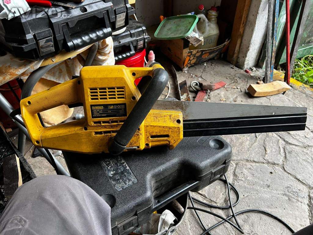 Foto inzerátu DeWALT aligator pila OW 390 1300 W  275 mm