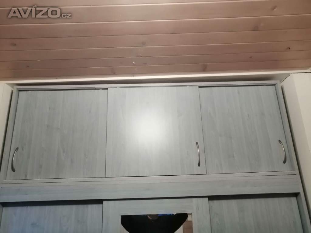 Foto inzerátu Šatní a policová skříň s nádstavbou