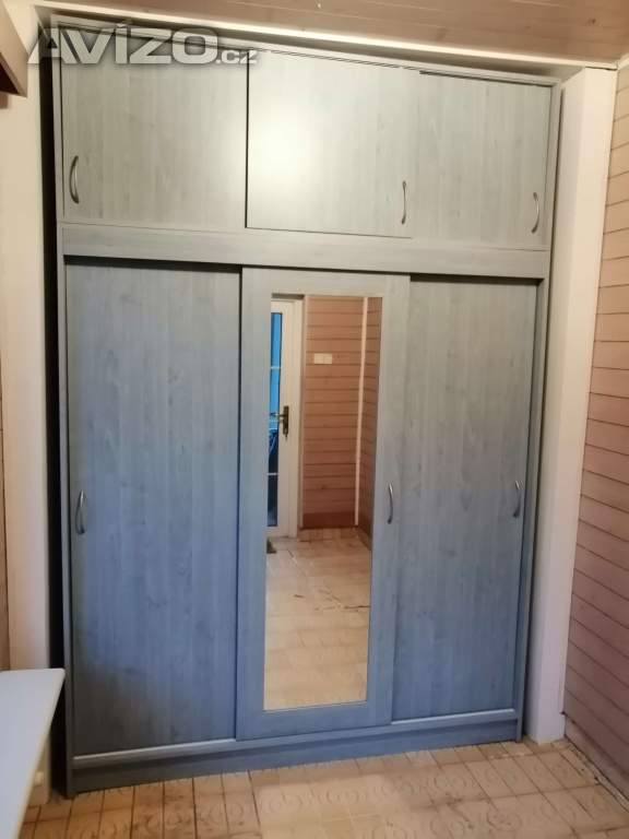 Foto inzerátu Šatní a policová skříň s nádstavbou