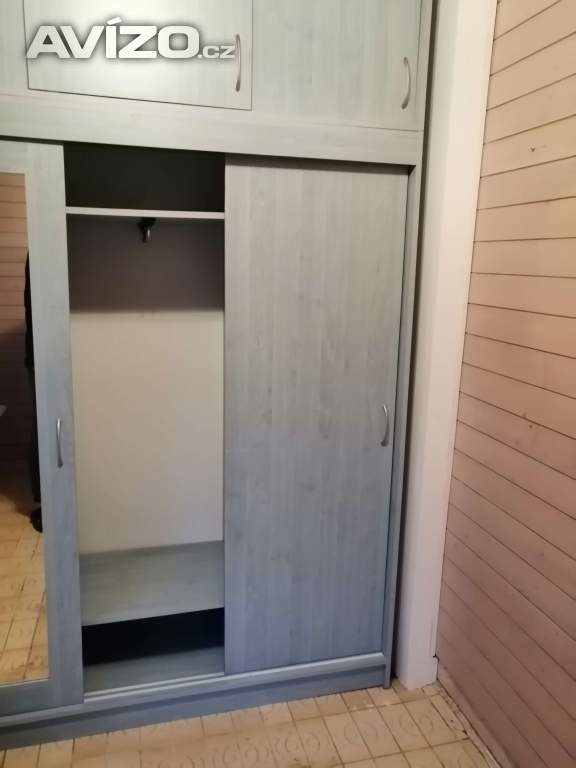 Foto inzerátu Šatní a policová skříň s nádstavbou