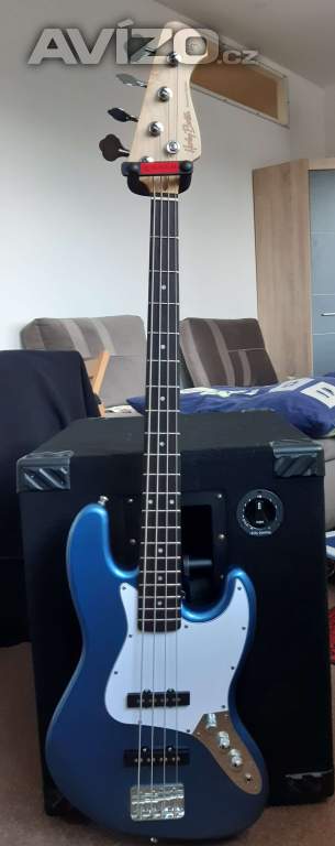 Držák kytary nebo baskytary k reprobedně či kombu