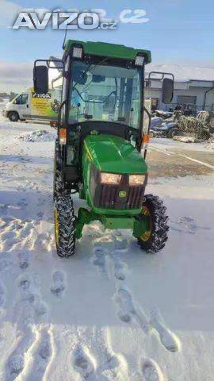 Malotraktor John Deere 3036 EN s kabinou a topením