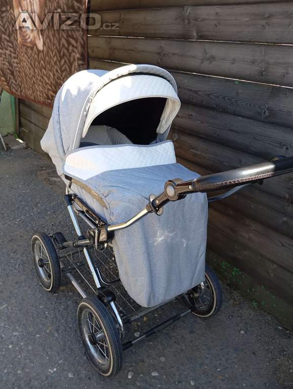 Foto inzerátu  Kočárek ROAN