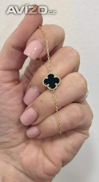 NOVÝ Krásny zlatý náramok s obľúbeným čiernym štvorlístkom