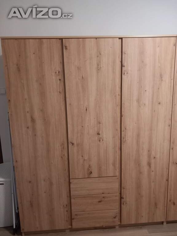 Foto inzerátu Šatní skříně, postele s roštem, komoda