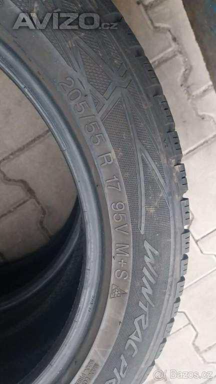Foto inzerátu Prodám 2 x pneu Vredestein 205/55/17