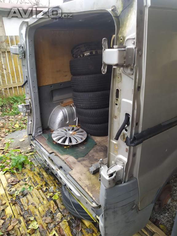 Foto inzerátu Opel Vivaro Renault Trafic nárazník díly a díly 