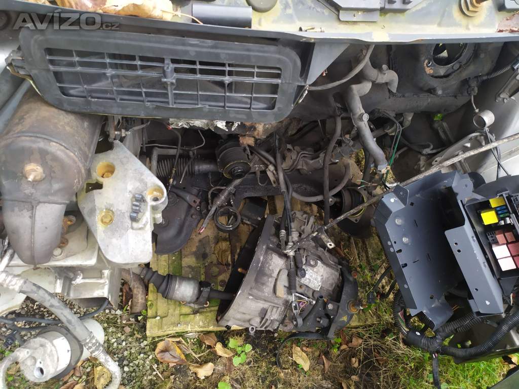 Foto inzerátu Opel Vivaro Renault Trafic nárazník díly a díly 