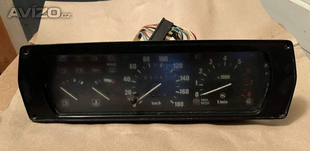 Foto inzerátu Přístrojová deska ŠKODA 125-136 + RAPID