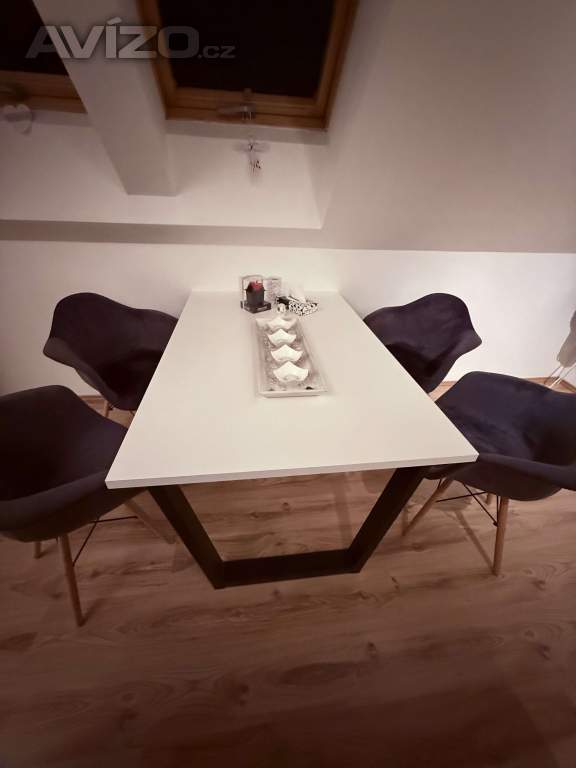Foto inzerátu SET - stůl + 4 židle