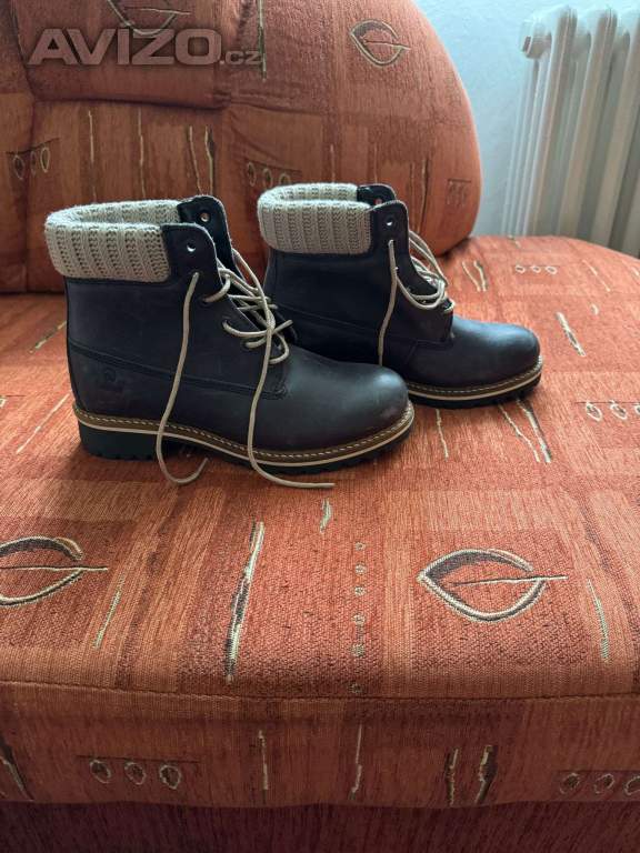 Foto inzerátu Nové dámské zimní boty z pravé kůže a pravým beránkem