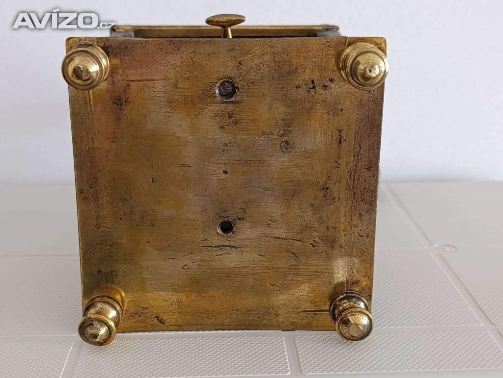 Foto inzerátu Krásný starožitný kavomlýnek s mosazi, ručně kované sloupky.