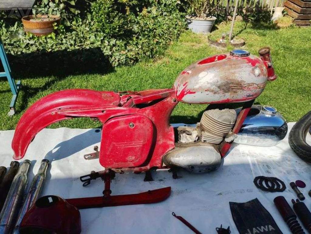 Foto inzerátu ND Jawa pérák / kývačka