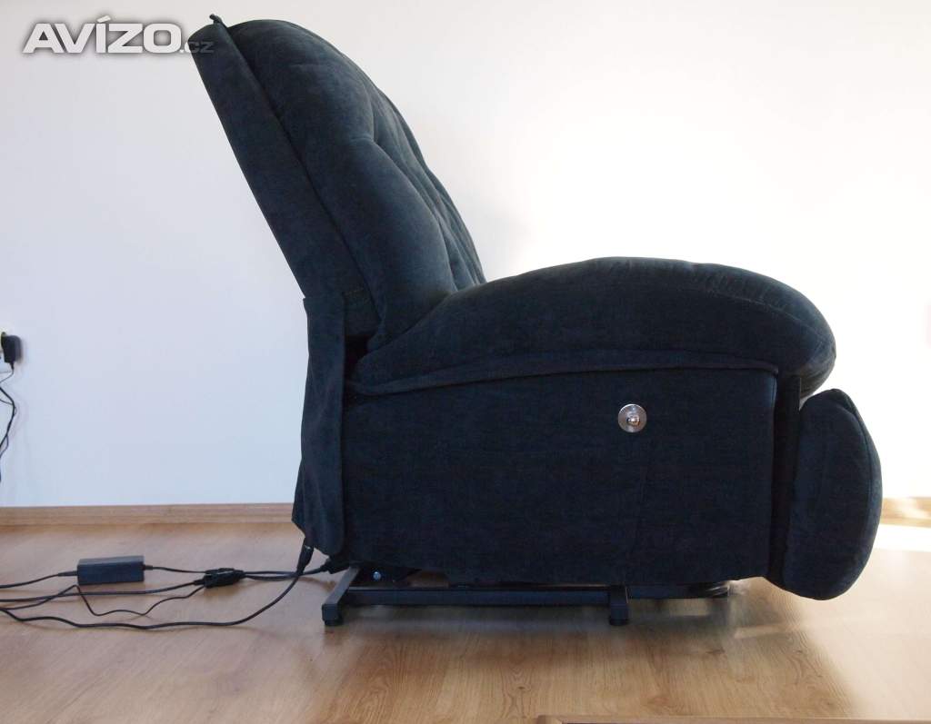 Prodám 2 polohovací křesla-i jednotlivě-os.převz.