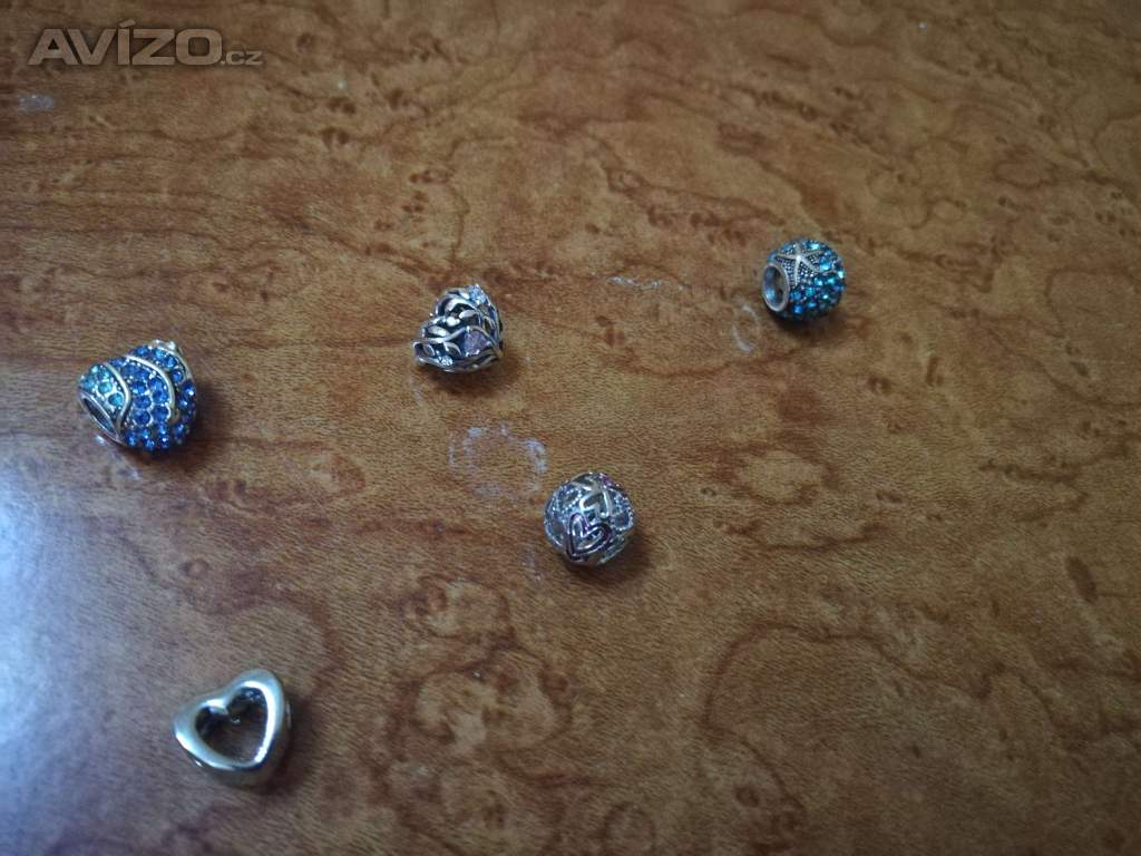 Foto inzerátu Korálky /přívěšky 