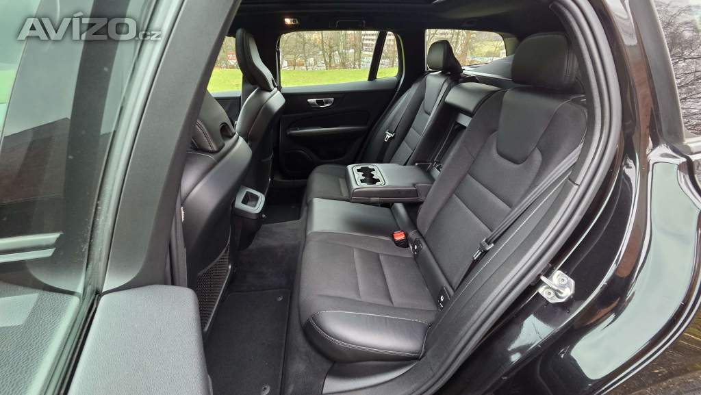 Foto inzerátu Volvo V60 kombi, Momentum Pro, 2.0 D3 110 KW, nebourané