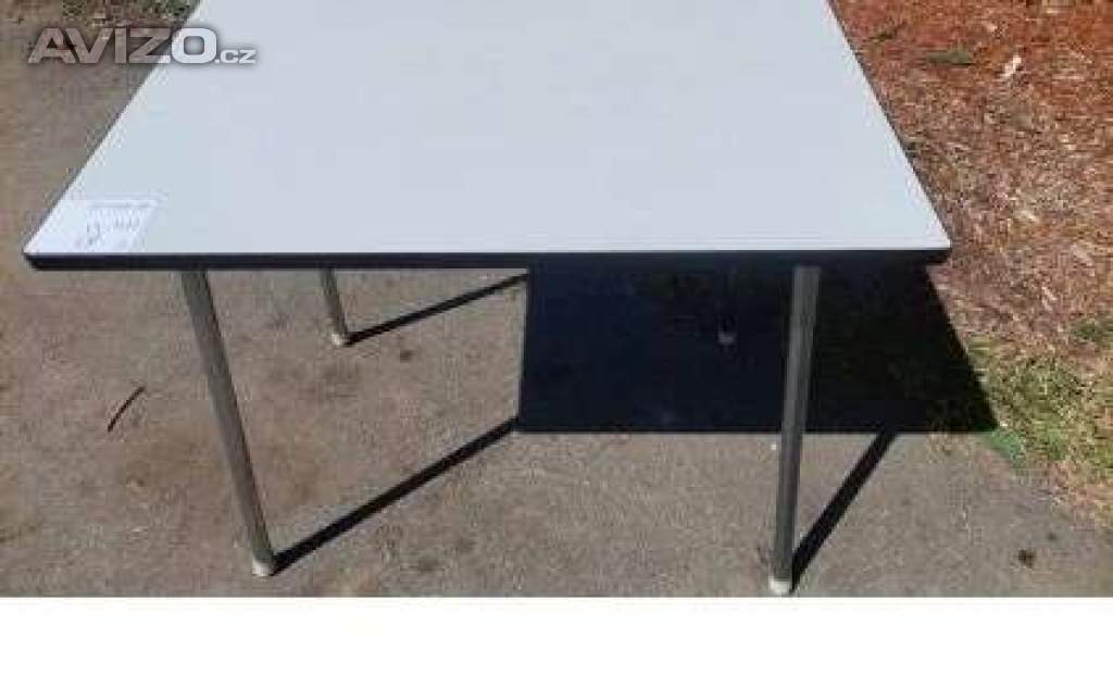 Prodám stůl retro, 60/90/75 umakartová deska, kovové nohy. Rozložený. 