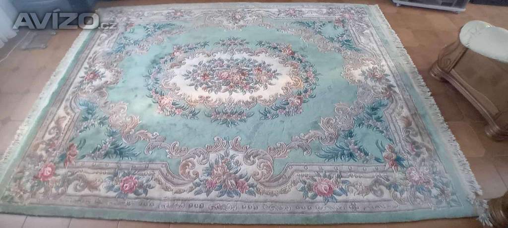 Ručně vázaný orientální koberec.