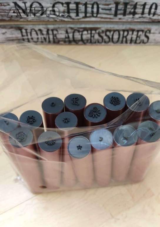 Foto inzerátu Nails potřeby-UV lampy, gellaky, sterilizátor,područka..