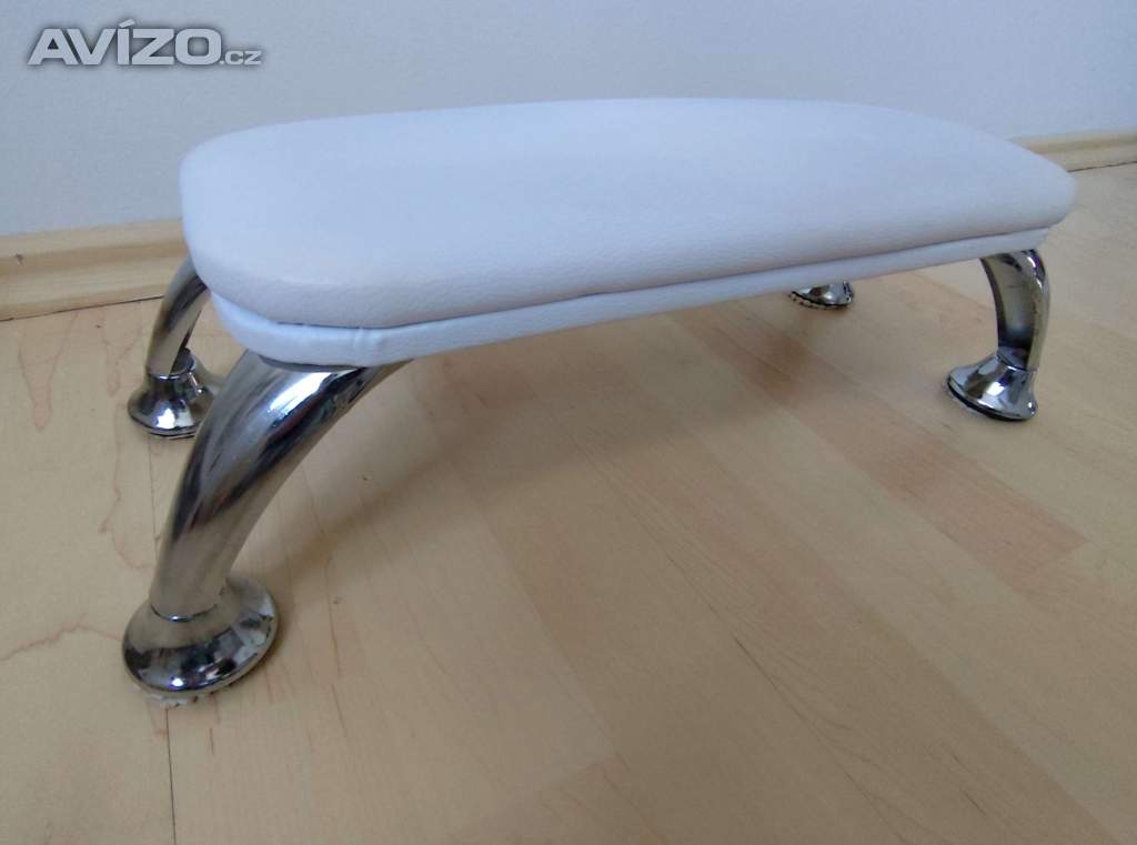 Foto inzerátu Nails potřeby-UV lampy, gellaky, sterilizátor,područka..