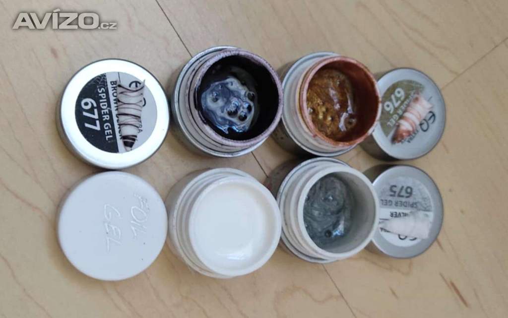 Foto inzerátu Nails potřeby-UV lampy, gellaky, sterilizátor,područka..