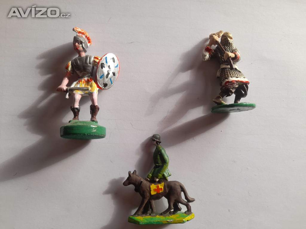 Foto inzerátu Cínové figurky - vojáčci, indiáni, rytíři a další