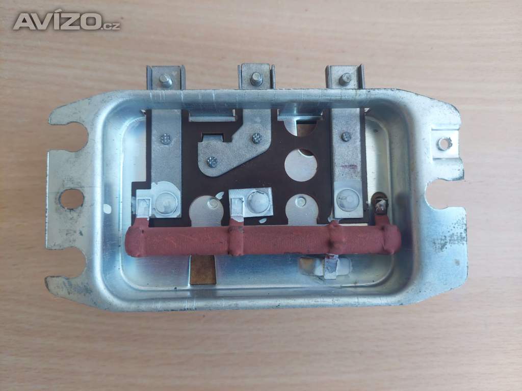 Foto inzerátu Relé, regulátor Magneton 12v - ULOŽENKA - Škoda Spartak, Tatra, atd.