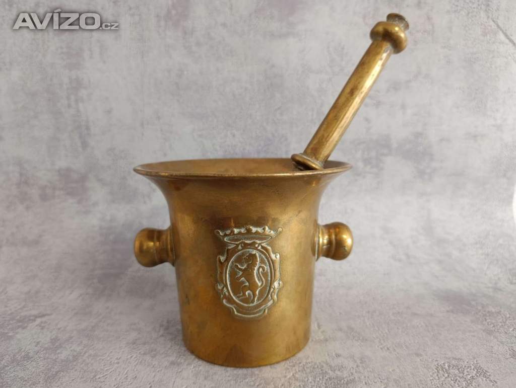 Foto inzerátu Starý mosazný hmoždíř s tloukem, zachovalý.