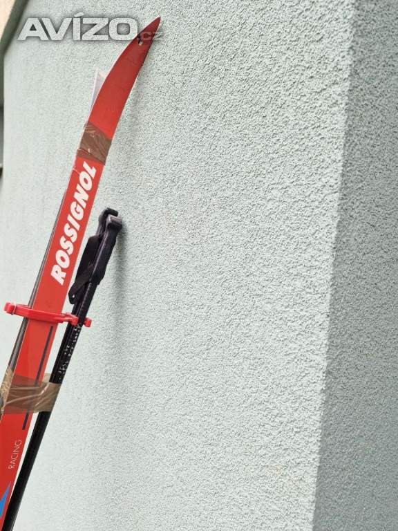 Foto inzerátu Sjezdové boty nadměrná vel. 46 + běžky Rossignol+hůlky + zimní doplňky k tomu zdarma