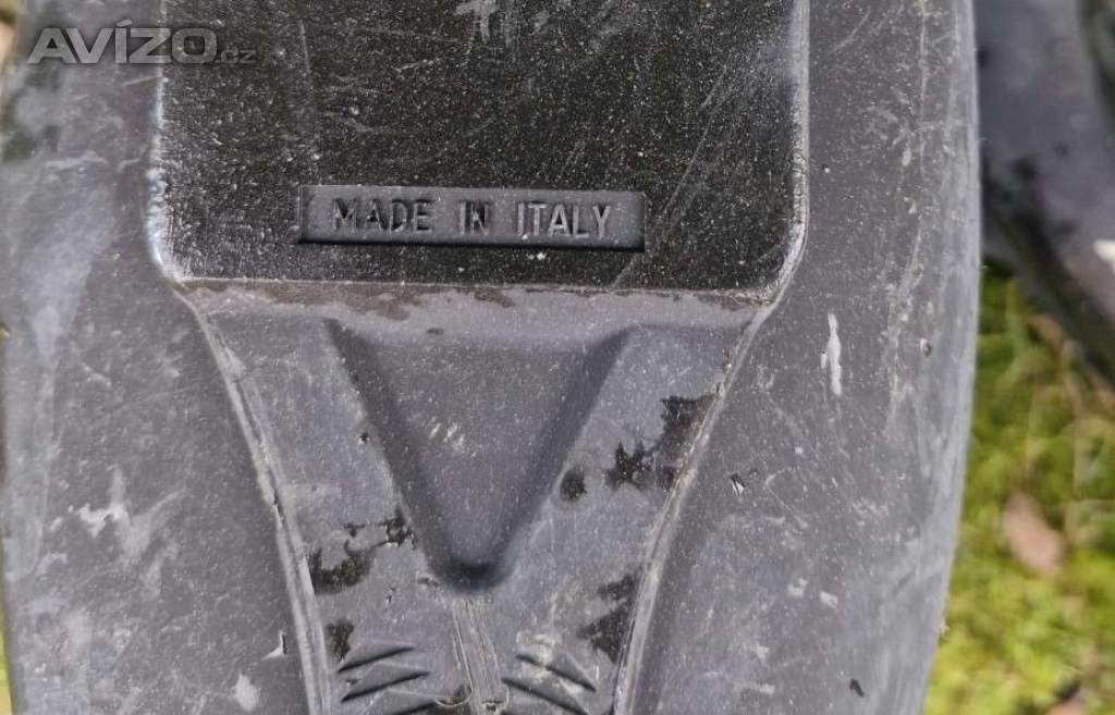 Foto inzerátu Sjezdové boty nadměrná vel. 46 + běžky Rossignol+hůlky + zimní doplňky k tomu zdarma