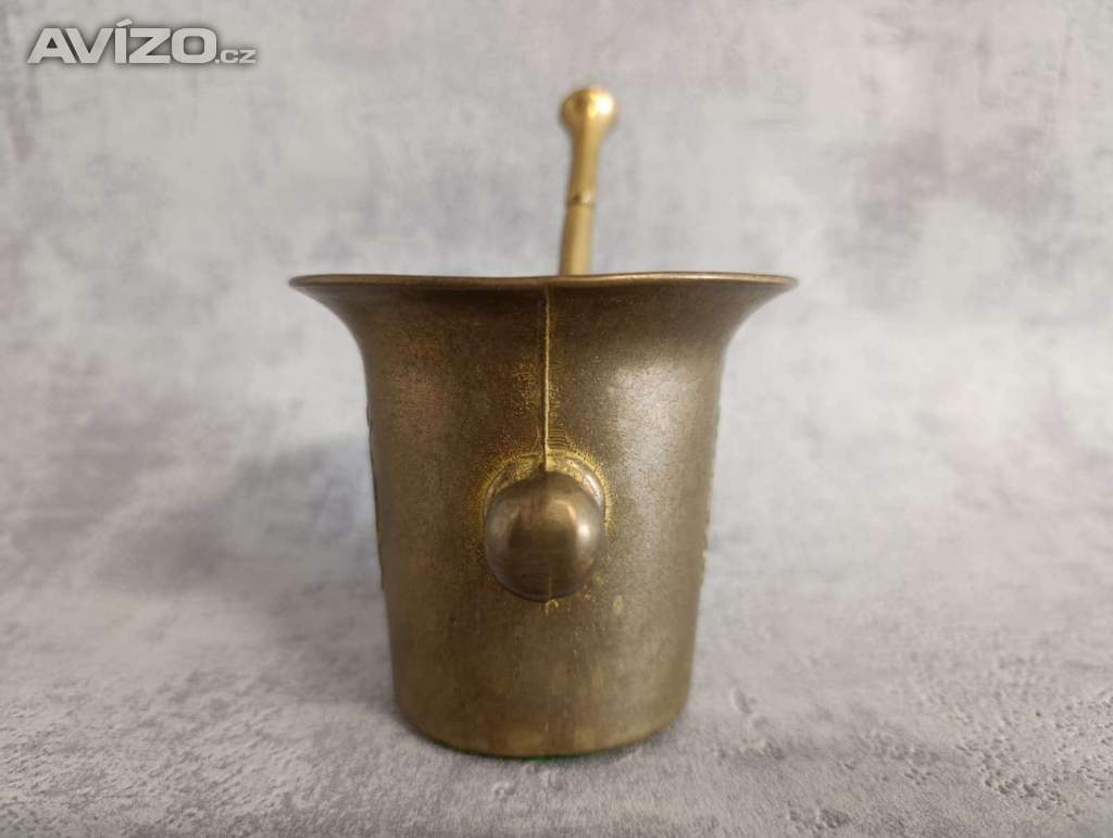 Foto inzerátu Starý malý mosazný hmoždíř se lvem a tloukem