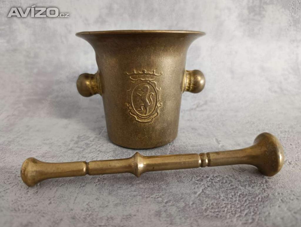 Foto inzerátu Starý malý mosazný hmoždíř se lvem a tloukem