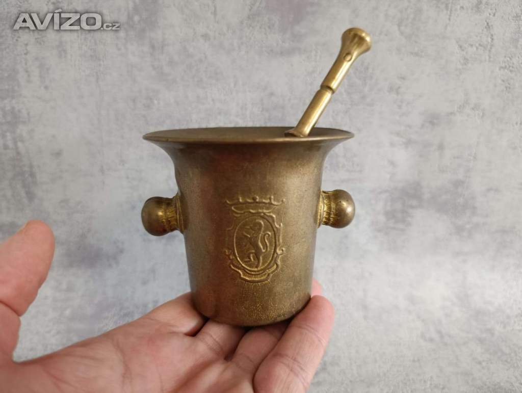 Foto inzerátu Starý malý mosazný hmoždíř se lvem a tloukem