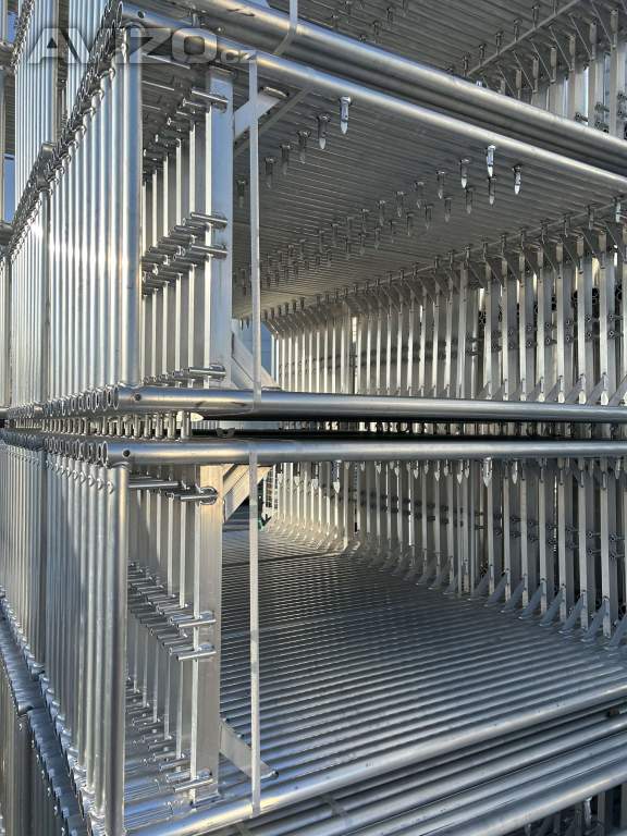 Foto inzerátu Kompletní hliníkové lešení, nové a lehké – 6 x15 = 95 m2 ideální pro fasády