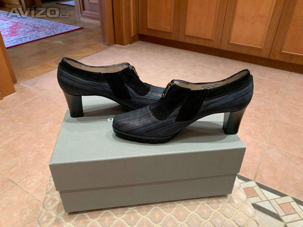 Foto inzerátu Nové dámské krásné celokožené jarní střevíce