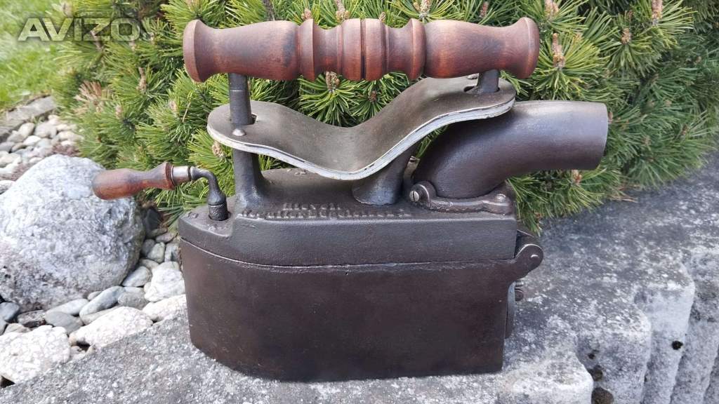 Foto inzerátu Obrovská komínová velmi stará sbírková žehlička D.R.G.M.