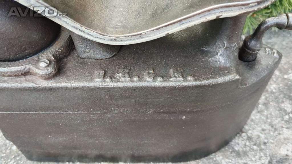 Foto inzerátu Obrovská komínová velmi stará sbírková žehlička D.R.G.M.