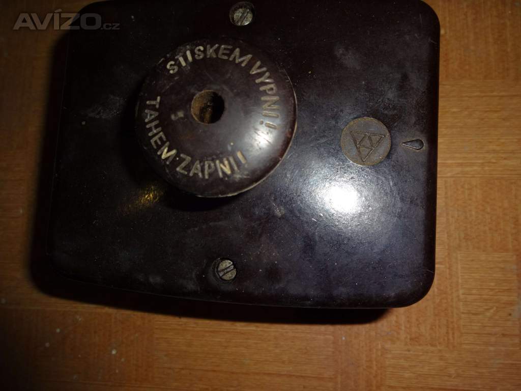 Foto inzerátu Zásuvky a vypinač