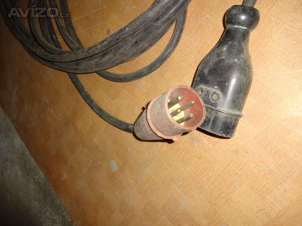 Foto inzerátu Zásuvky a vypinač