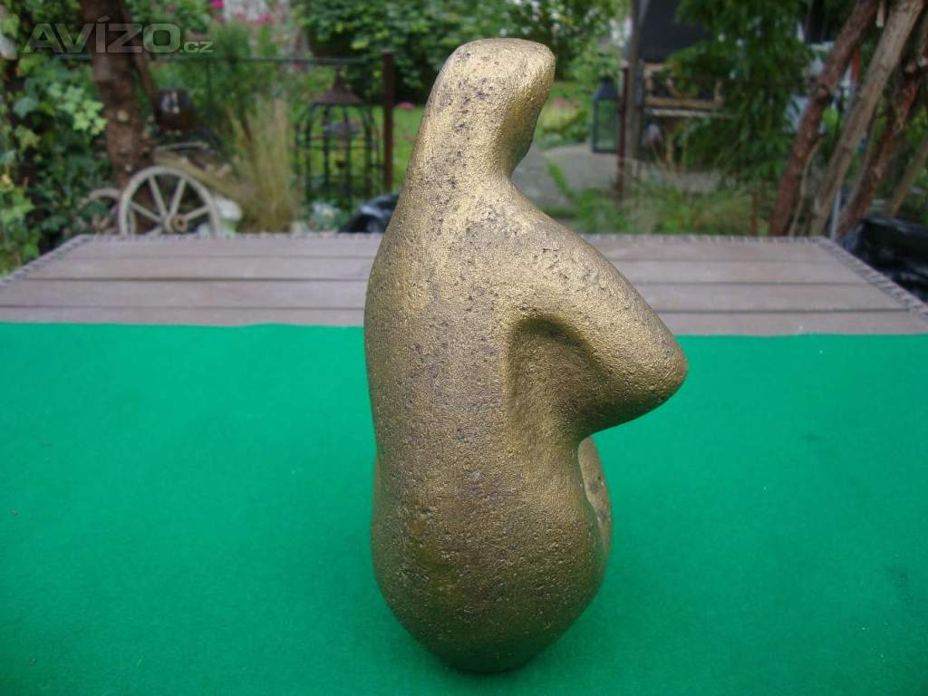 Foto inzerátu Retro socha soška dívka v šátku zlatá styl Brusel 1963 pěkná