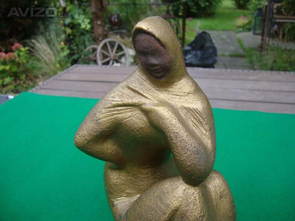 Foto inzerátu Retro socha soška dívka v šátku zlatá styl Brusel 1963 pěkná