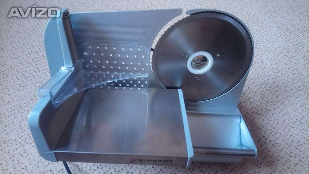 Celokovový elektrický kuchyňský kráječ