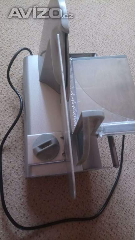 Foto inzerátu Celokovový elektrický kuchyňský kráječ