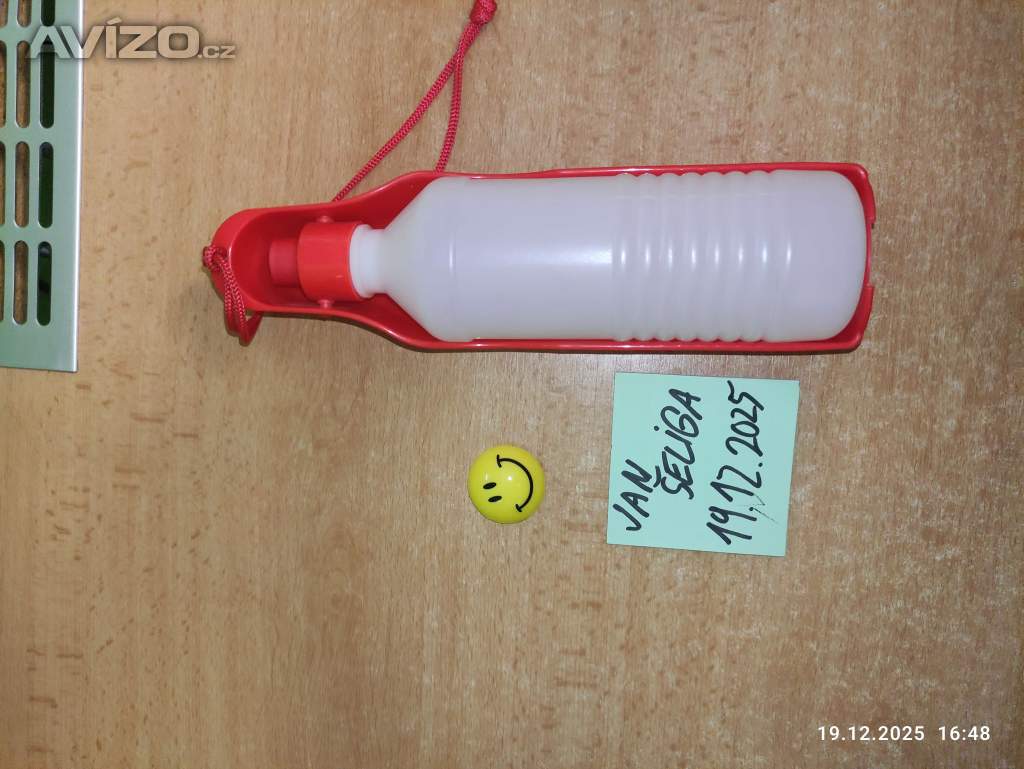 Foto inzerátu Cestovní napájecí láhev pro psy 500 ml