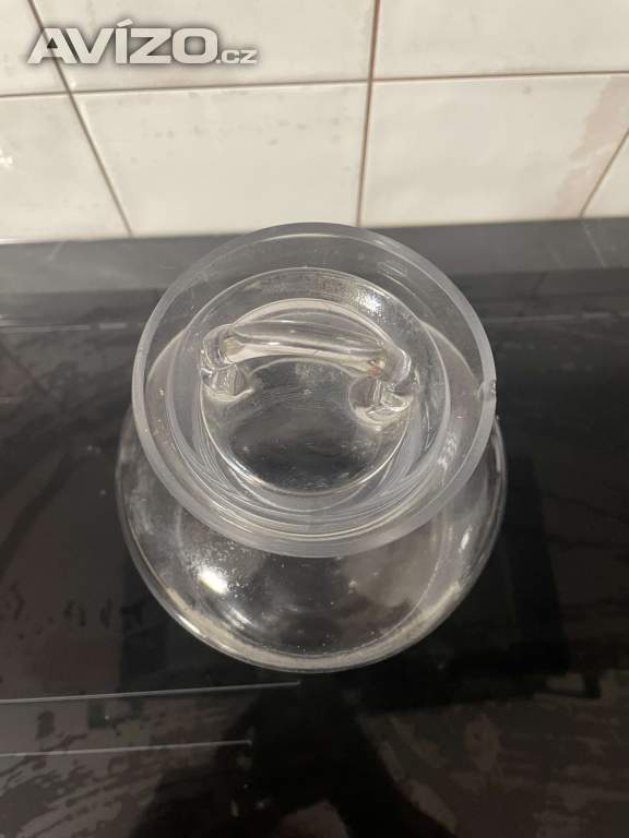 Foto inzerátu Skleněná karafa 