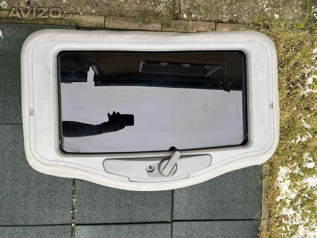 Foto inzerátu Střešní okno s kličkou - Šíbr WEBASTO