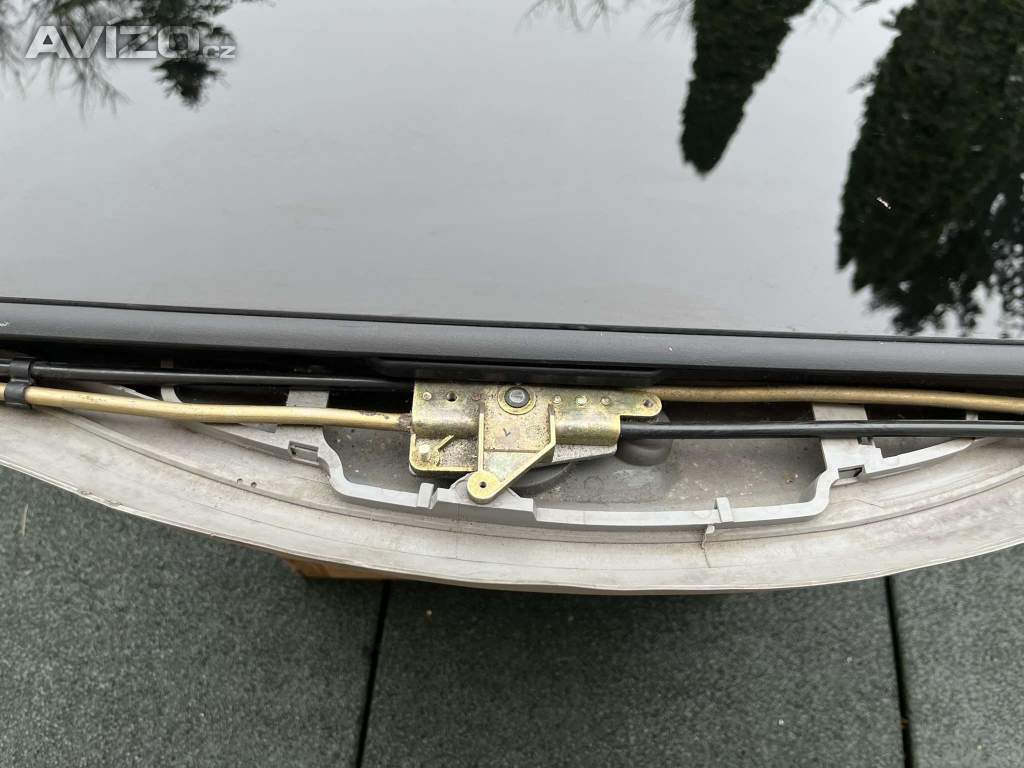 Foto inzerátu Střešní okno s kličkou - Šíbr WEBASTO