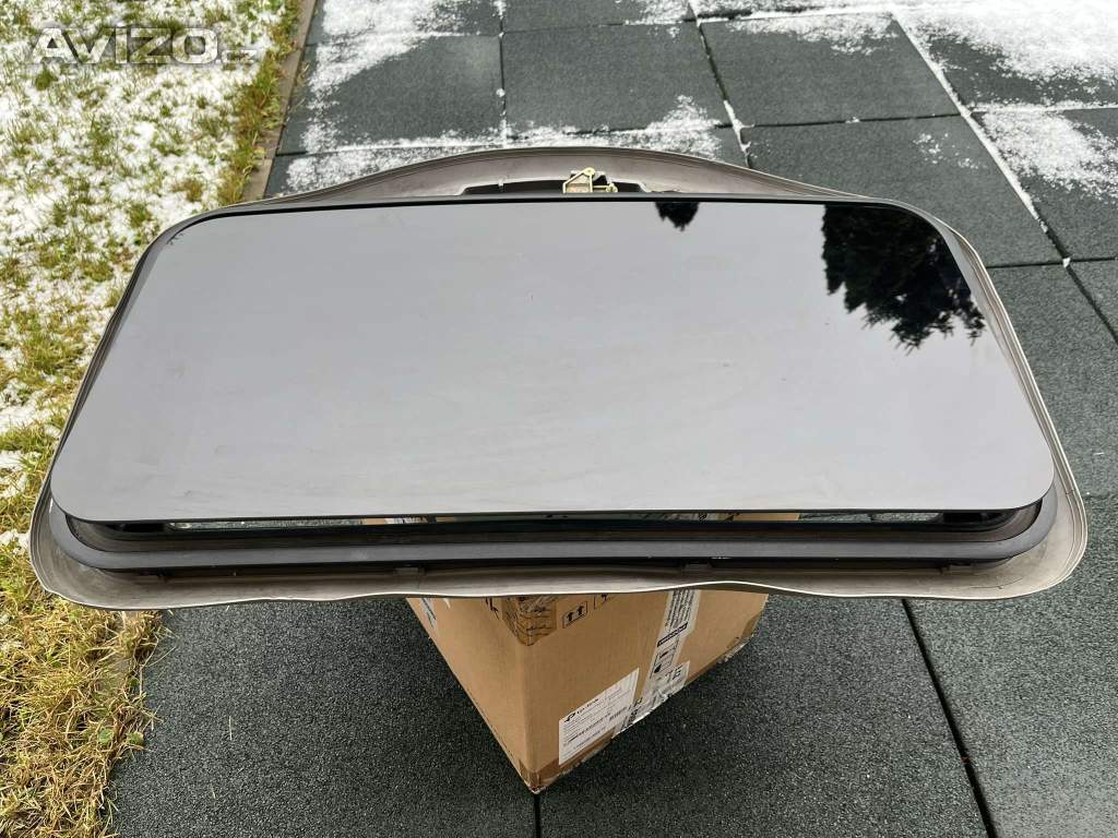 Foto inzerátu Střešní okno s kličkou - Šíbr WEBASTO